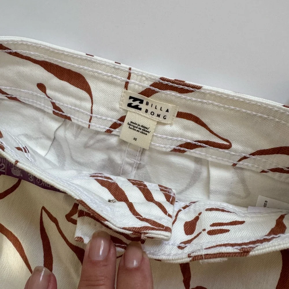 Billabong Floral Wide-Leg Pants in Cream and Brown - Picture 4 of 7